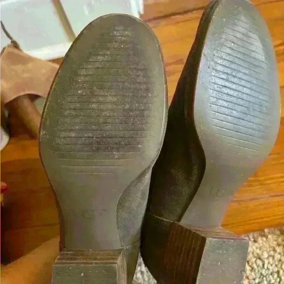 Ugg suede ankle bootie women’s size 7 - Picture 2 of 6